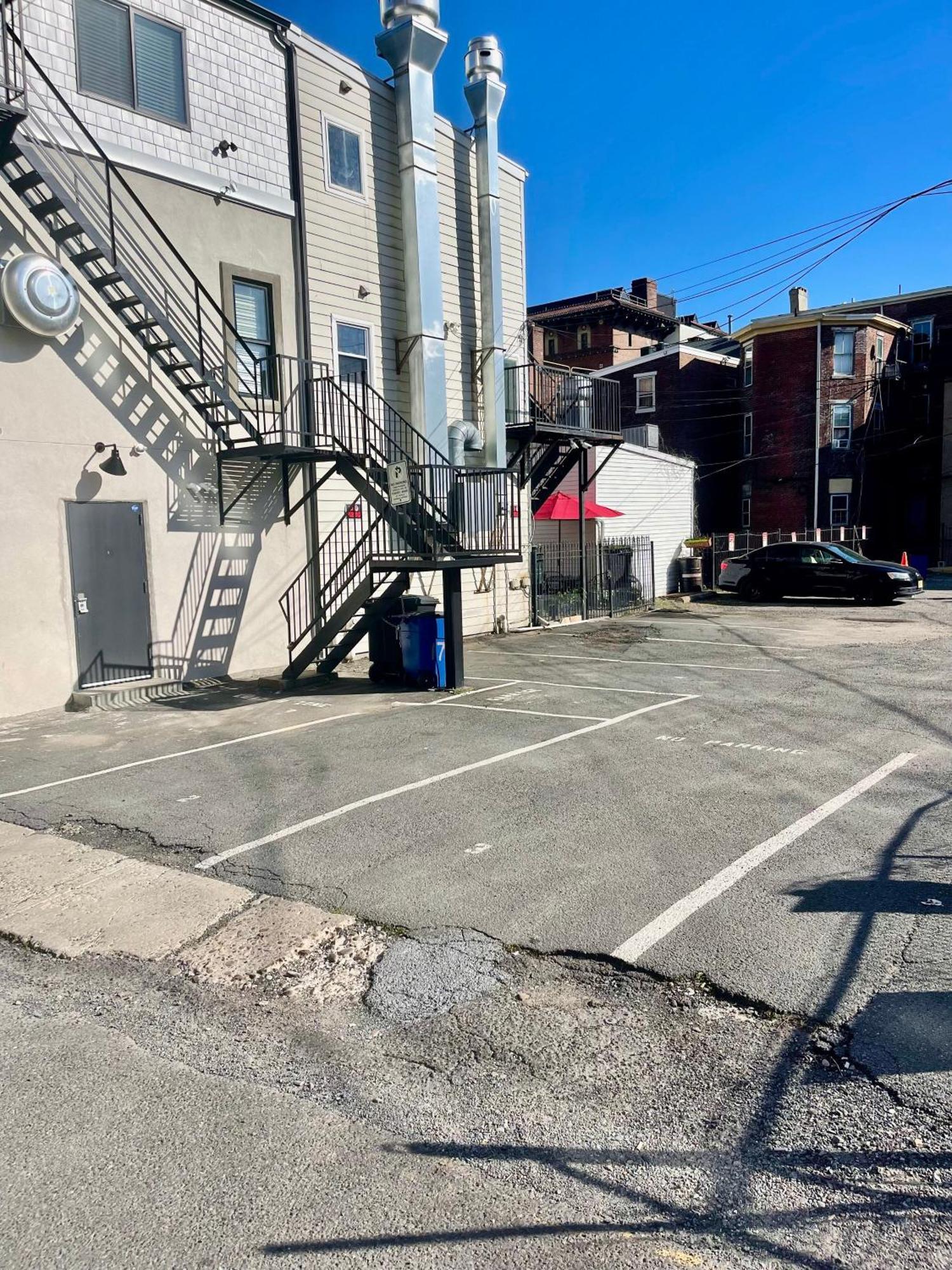 Modern Fully Renovated Suite & Loft In Downtown Trenton Extérieur photo